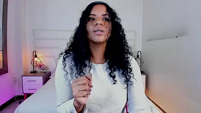 Ellie Alves online show from February 18, 1:11 pm