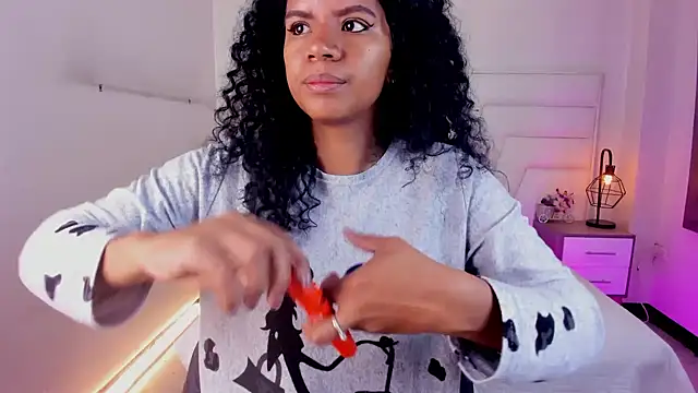 Ellie Alves online show from February 25, 12:24 pm