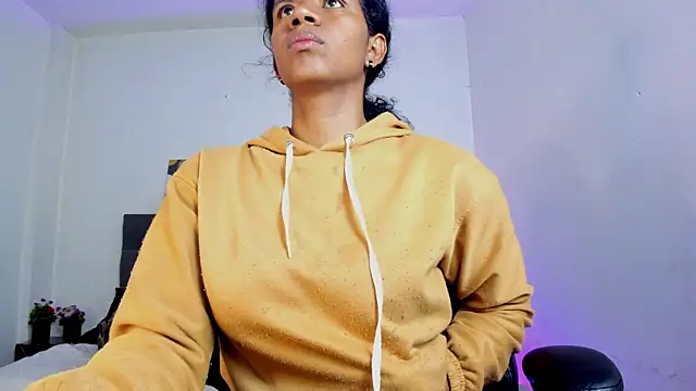 Ellie Alves online show from October 6, 2:03 pm