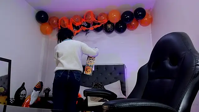 Ellie Alves online show from November 5, 12:05 pm