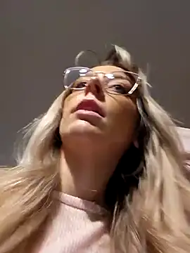 LilyOrion online show from January 14, 7:00 pm