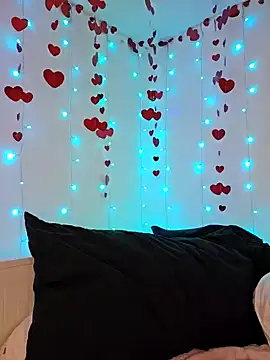 LilyOrion online show from February 21, 7:10 pm