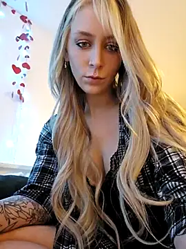 LilyOrion online show from February 25, 7:14 pm