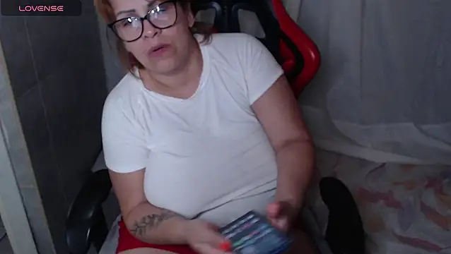 Snapshot of AyantiPonz79 chatting on March 5, 5:18 pm AyantiPonz79 online show from March 5, 5:18 pm