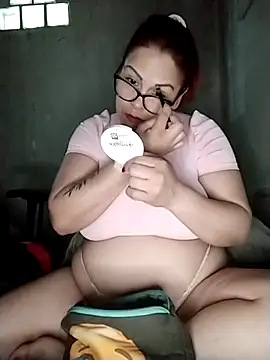 Snapshot of AyantiPonz79 chatting on November 2, 5:04 pm AyantiPonz79 online show from November 2, 5:04 pm