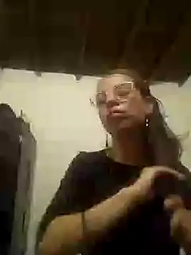 Snapshot of mari657 chatting on February 27, 12:43 am mari657 online show from February 27, 12:43 am