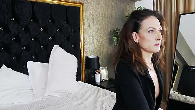 Snapshot of LisaCroft chatting on February 11, 9:31 am LisaCroft online show from February 11, 9:31 am