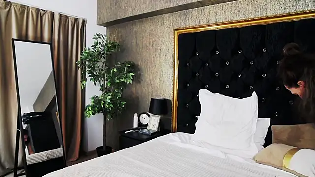 Snapshot of LisaCroft chatting on February 27, 6:42 pm LisaCroft online show from February 27, 6:42 pm