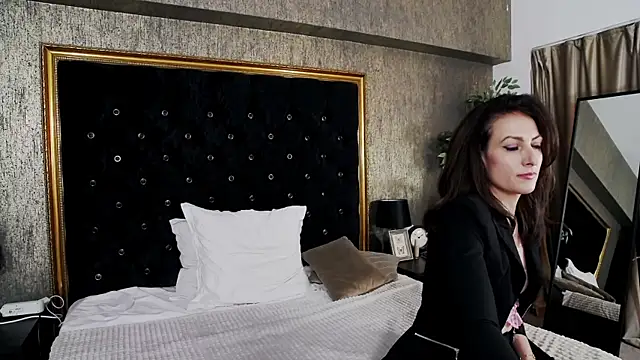 Snapshot of LisaCroft chatting on February 28, 1:58 pm LisaCroft online show from February 28, 1:58 pm