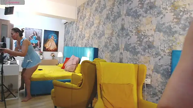 Snapshot of LisaCroft chatting on September 15, 7:19 am LisaCroft online show from September 15, 7:19 am