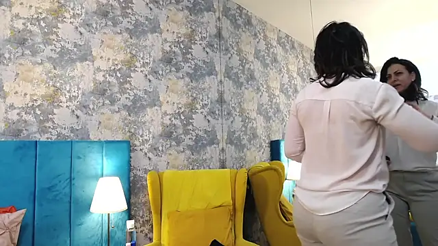 Snapshot of LisaCroft chatting on September 28, 7:25 am LisaCroft online show from September 28, 7:25 am