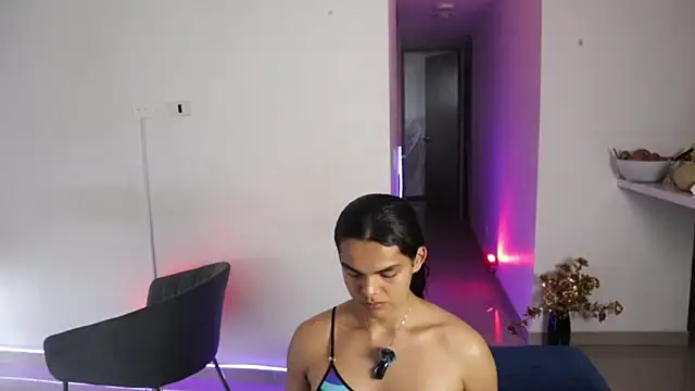  Vahos  online show from February 24, 9:20 pm