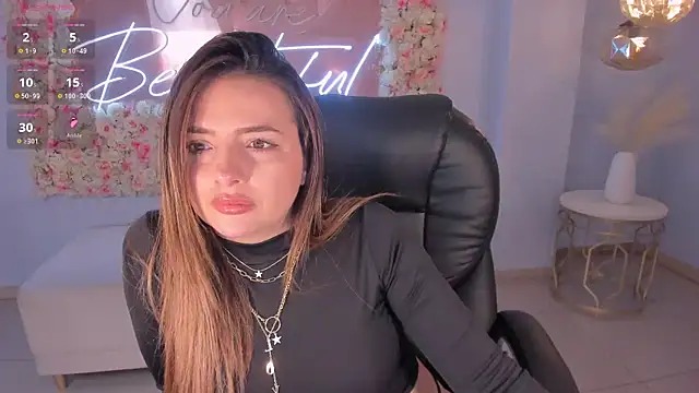 AmyWood online show from December 28, 7:00 am