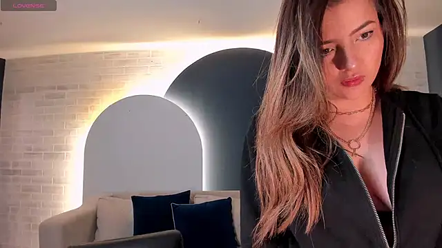 AmyWood online show from January 6, 9:30 am