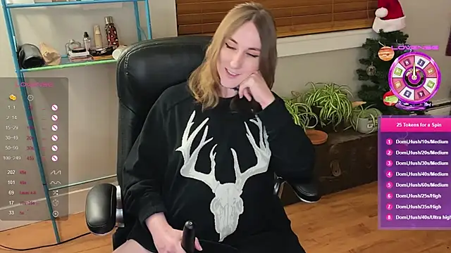 luluvaladon online show from December 25, 4:12 am