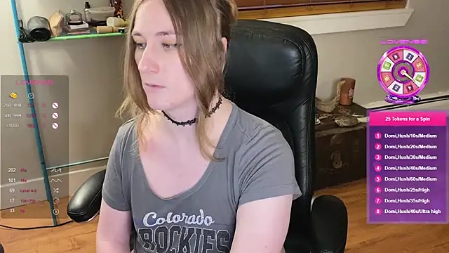 luluvaladon online show from March 11, 1:26 am