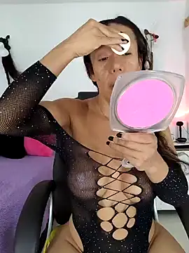 YOURSDEBORA online show from February 6, 7:07 pm