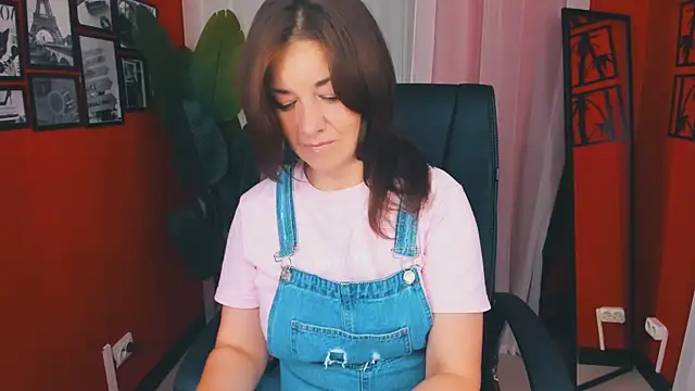 Snapshot of AnaMills chatting on September 11, 3:01 pm AnaMills online show from September 11, 3:01 pm