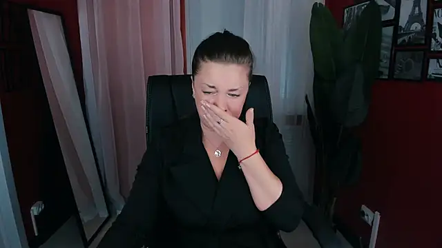 Snapshot of AnaMills chatting on September 16, 10:05 am AnaMills online show from September 16, 10:05 am