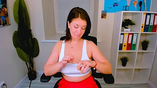 Snapshot of AnaMills chatting on October 14, 10:05 am AnaMills online show from October 14, 10:05 am