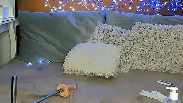 Snapshot of MiaBeeXX chatting on February 28, 11:14 am MiaBeeXX online show from February 28, 11:14 am