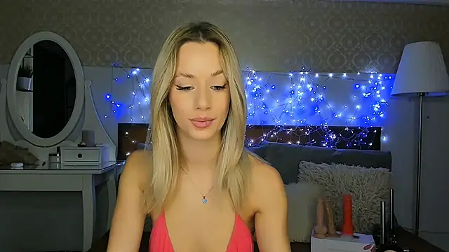 Snapshot of MiaBeeXX chatting on October 6, 10:45 am MiaBeeXX online show from October 6, 10:45 am