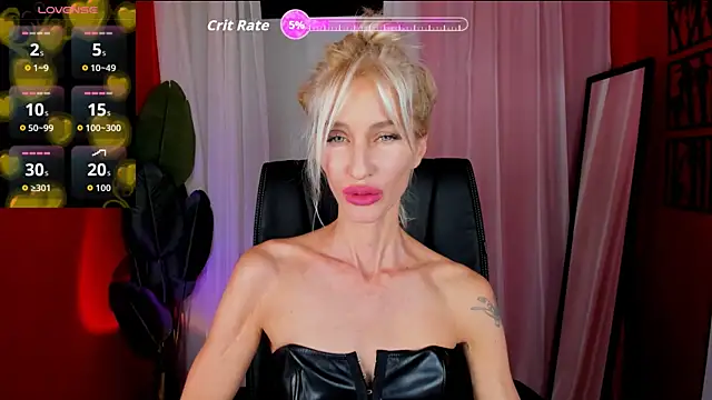 Snapshot of CindySw chatting on October 18, 10:16 am CindySw online show from October 18, 10:16 am