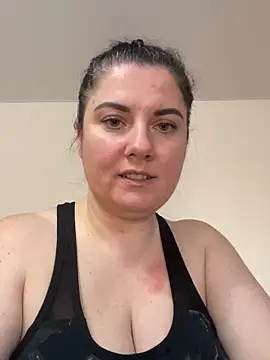 alisiaparril online show from March 18, 6:57 am