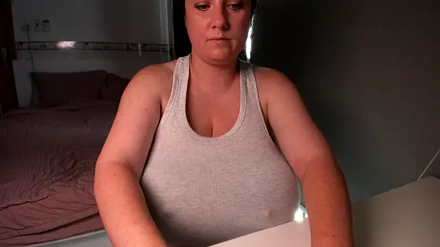 alisiaparril online show from September 15, 5:18 am