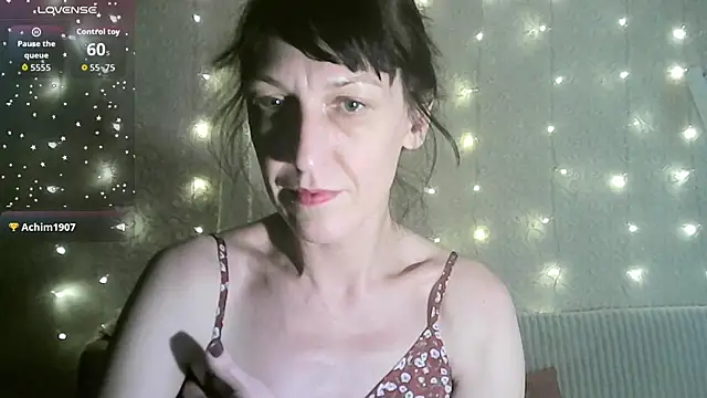 MarieODahliaS online show from November 1, 8:05 am