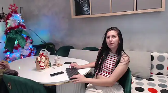 Snapshot of lolyforyou chatting on December 10, 11:32 am lolyforyou online show from December 10, 11:32 am