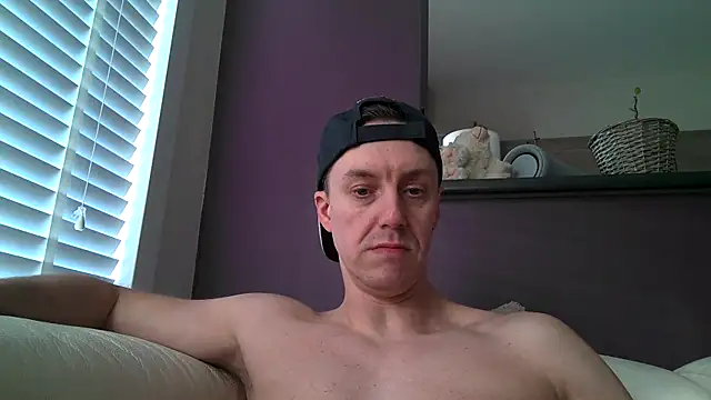 Snapshot of ploki2180 chatting on March 2, 3:27 pm ploki2180 online show from March 2, 3:27 pm