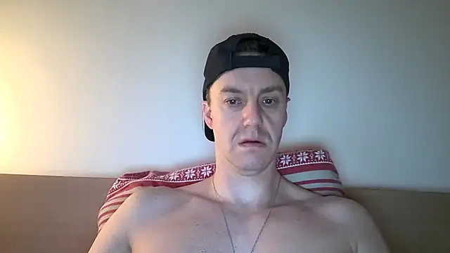 Snapshot of ploki2180 chatting on March 9, 6:28 am ploki2180 online show from March 9, 6:28 am