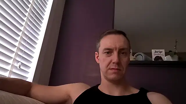 Snapshot of ploki2180 chatting on March 9, 4:33 pm ploki2180 online show from March 9, 4:33 pm