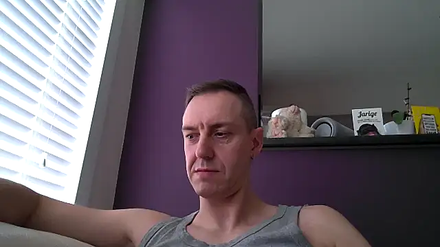 Snapshot of ploki2180 chatting on March 16, 11:27 am ploki2180 online show from March 16, 11:27 am