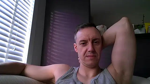 Snapshot of ploki2180 chatting on March 16, 3:50 pm ploki2180 online show from March 16, 3:50 pm