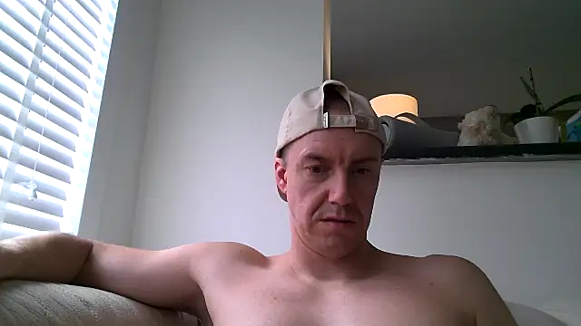 Snapshot of ploki2180 chatting on October 5, 1:09 pm ploki2180 online show from October 5, 1:09 pm