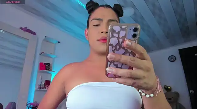 Snapshot of briitany_hot chatting on March 15, 10:55 pm briitany hot online show from March 15, 10:55 pm