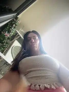 Snapshot of LilliThelo chatting on October 18, 12:24 am LilliThelo online show from October 18, 12:24 am