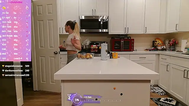 Blondiewithanass online show from March 16, 9:49 am