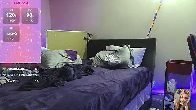 Blondiewithanass online show from October 18, 2:03 am