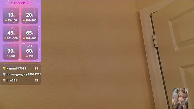 Blondiewithanass online show from October 19, 11:49 pm