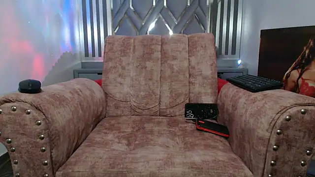 beautifulunna  online show from February 15, 3:31 am