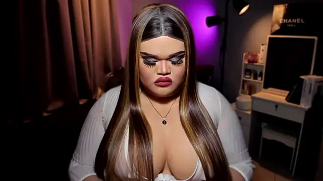 Snapshot of KarolinaThompson chatting on December 1, 7:36 pm KarolinaThompson online show from December 1, 7:36 pm