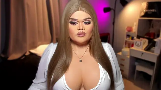 Snapshot of KarolinaThompson chatting on December 21, 2:30 am KarolinaThompson online show from December 21, 2:30 am