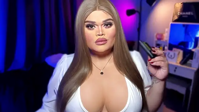 Snapshot of KarolinaThompson chatting on December 22, 12:27 pm KarolinaThompson online show from December 22, 12:27 pm