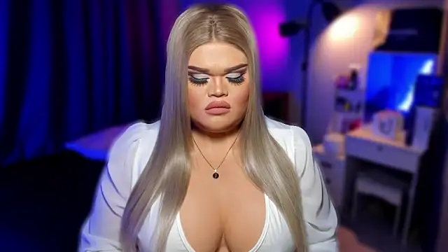 Snapshot of KarolinaThompson chatting on January 19, 9:45 pm KarolinaThompson online show from January 19, 9:45 pm