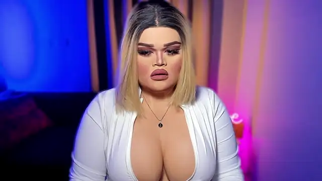 Snapshot of KarolinaThompson chatting on February 1, 7:47 am KarolinaThompson online show from February 1, 7:47 am