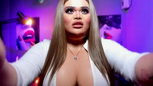 Snapshot of KarolinaThompson chatting on September 25, 6:22 pm KarolinaThompson online show from September 25, 6:22 pm