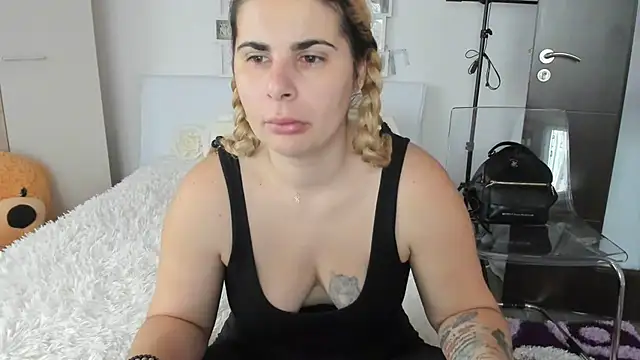 sweetemy4u online show from December 9, 9:06 am